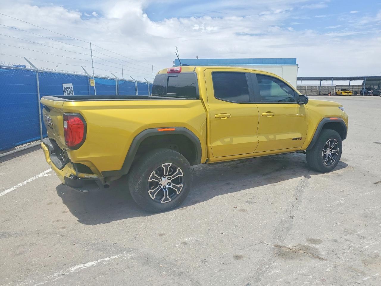 2023 GMC Canyon At4 - Image 3
