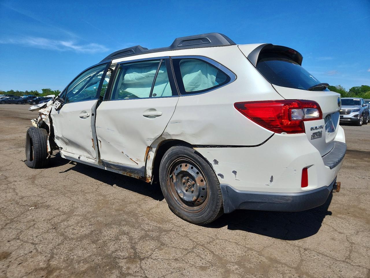 2016 Subaru Outback 2.5I - Image 2