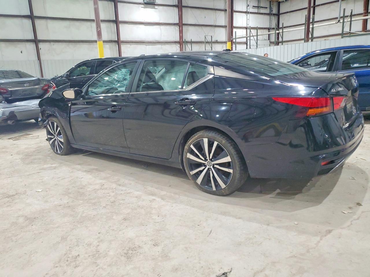 2021 Nissan Altima Sr - Фото 2