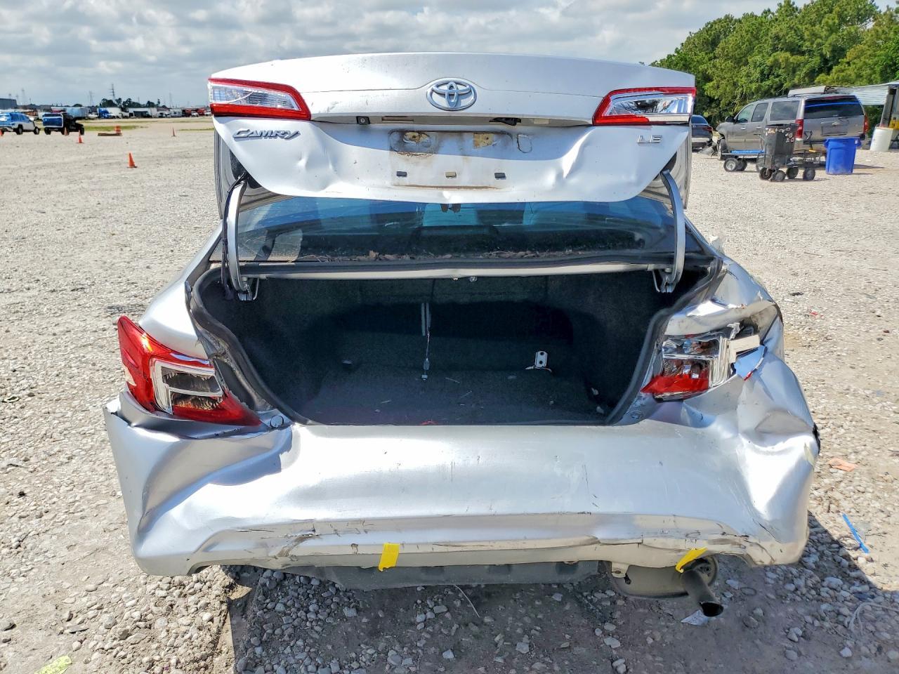 2014 Toyota Camry Le - Image 6