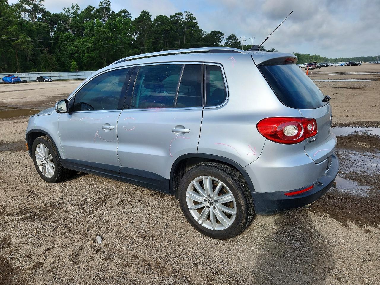 2011 Volkswagen Tiguan S - Image 2