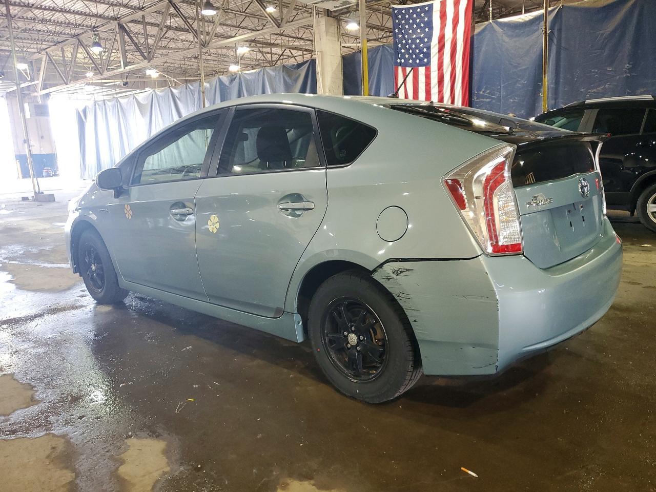 2012 Toyota Prius Two - Фото 2