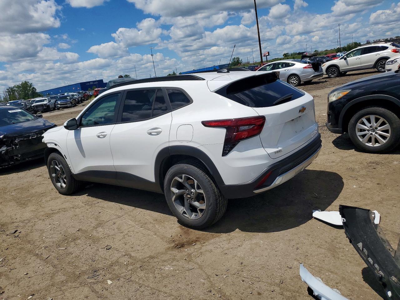 2024 Chevrolet Trax 1Lt - Image 2