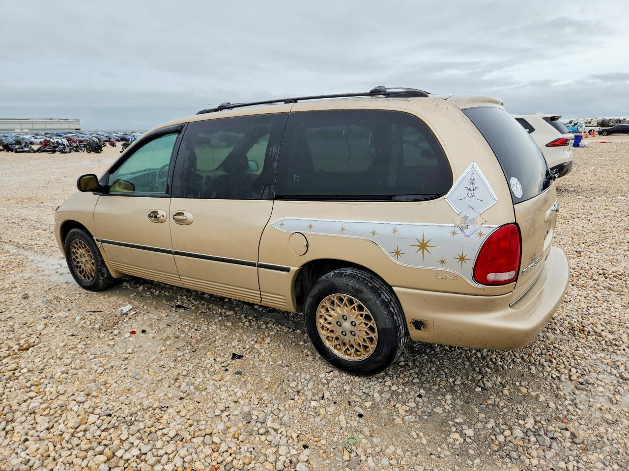 1998 Chrysler Town And Country - Фото 2