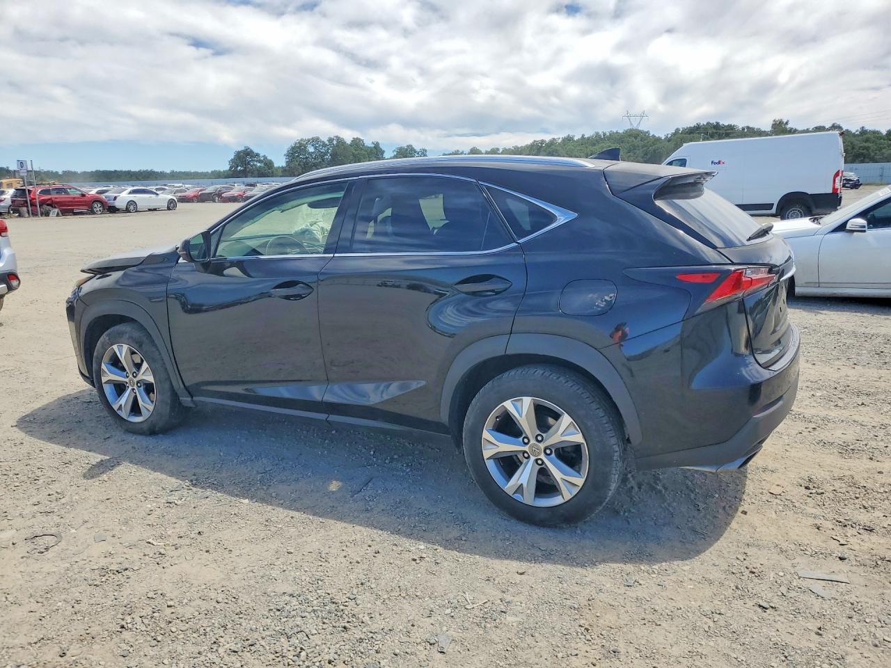 2017 Lexs Nx 200T - Фото 2