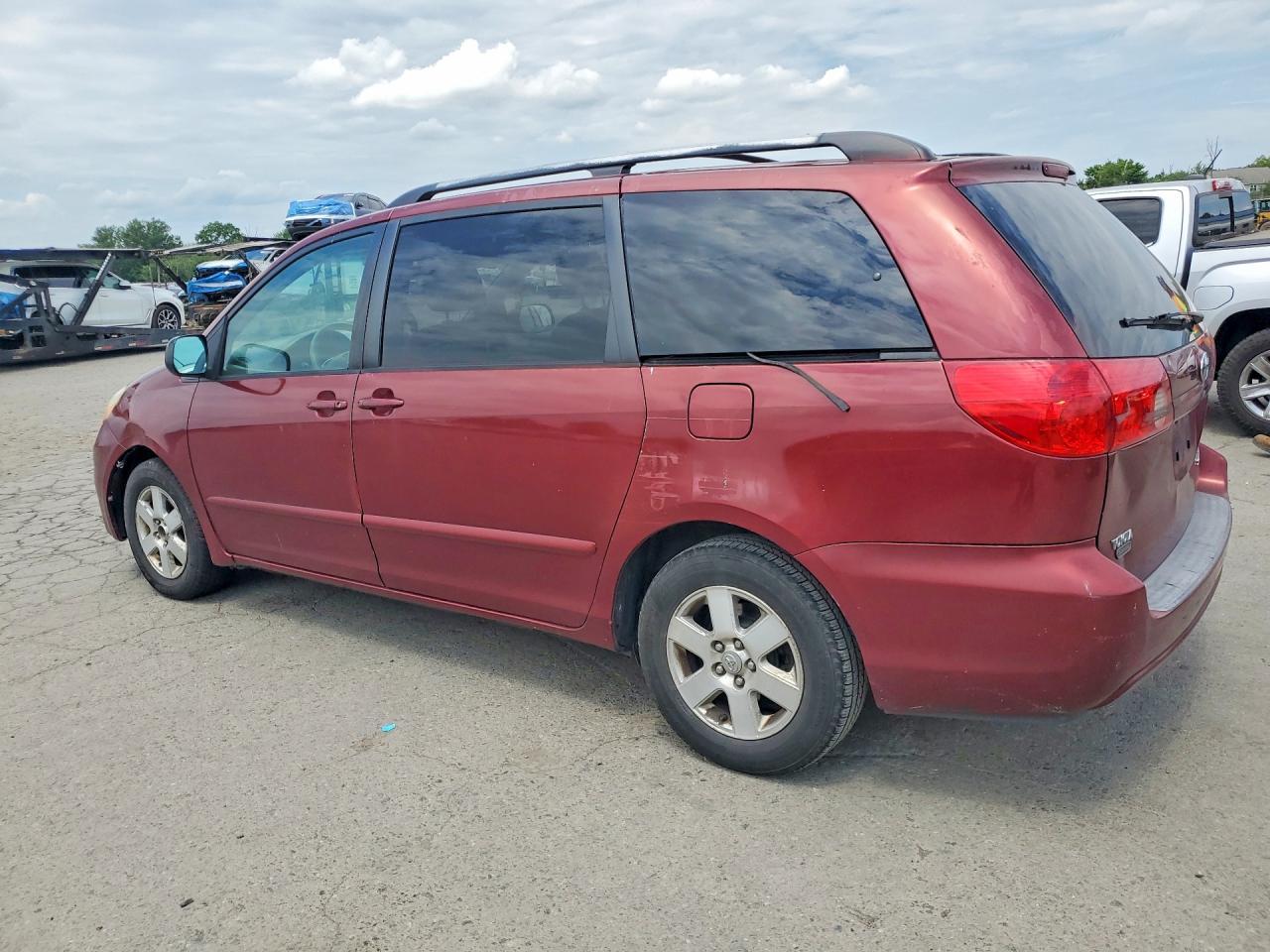 2008 Toyota Sienna Le 7-Passenger - Фото 2