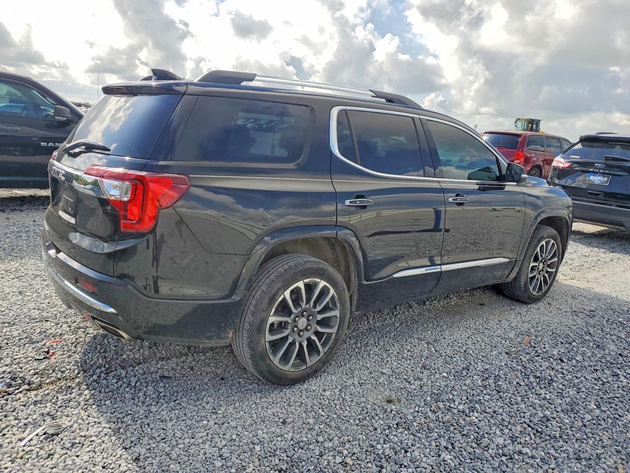2021 GMC Acadia Denali - Фото 3