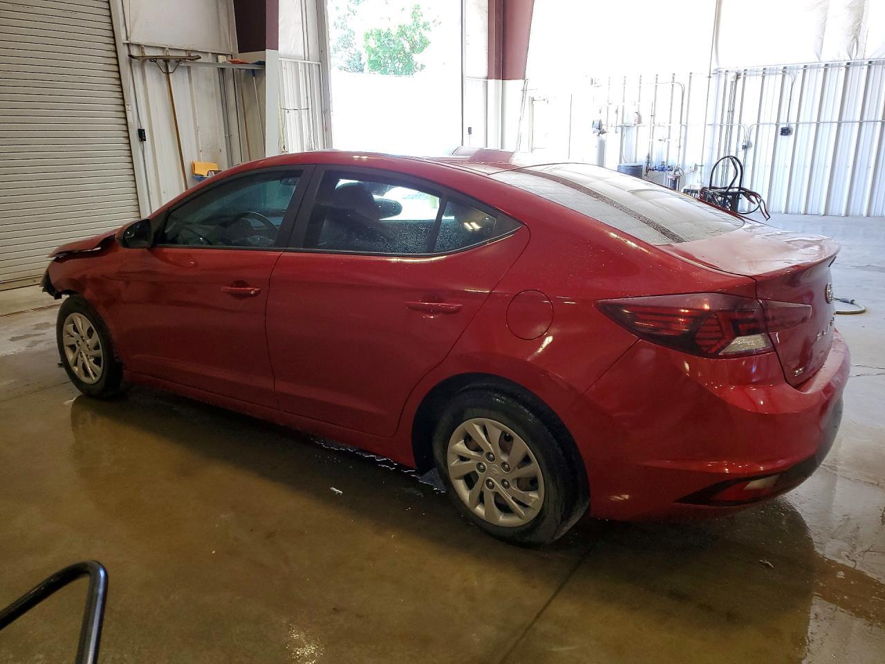 2020 Hyundai Elantra Se - Image 2