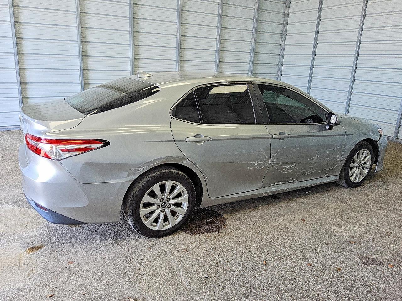 2019 Toyota Camry Le - Фото 3