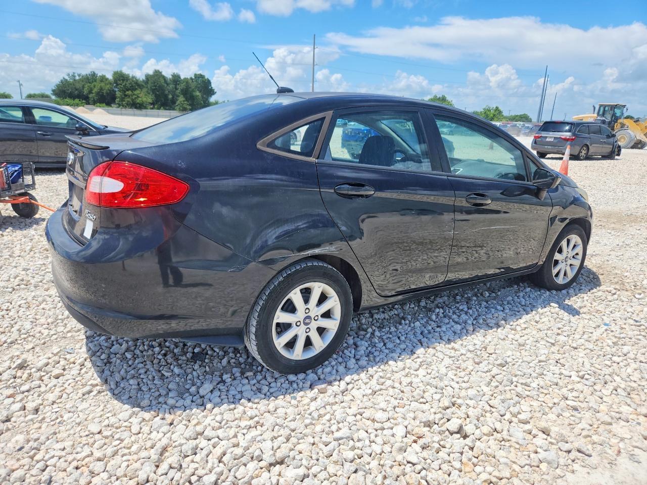 2012 Ford Fiesta Se - Фото 3