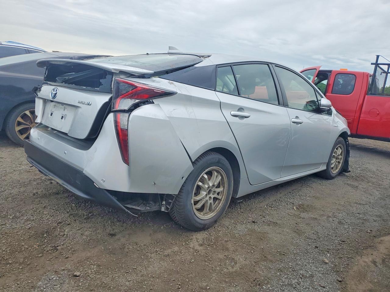2018 Toyota Prius Three - Фото 3