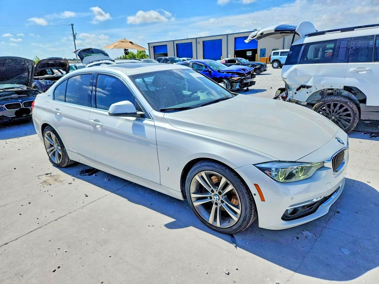 2017 BMW 330E - Image 4