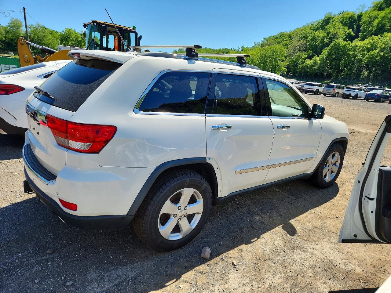 2011 Jeep Grand Cherokee Overland - Image 3