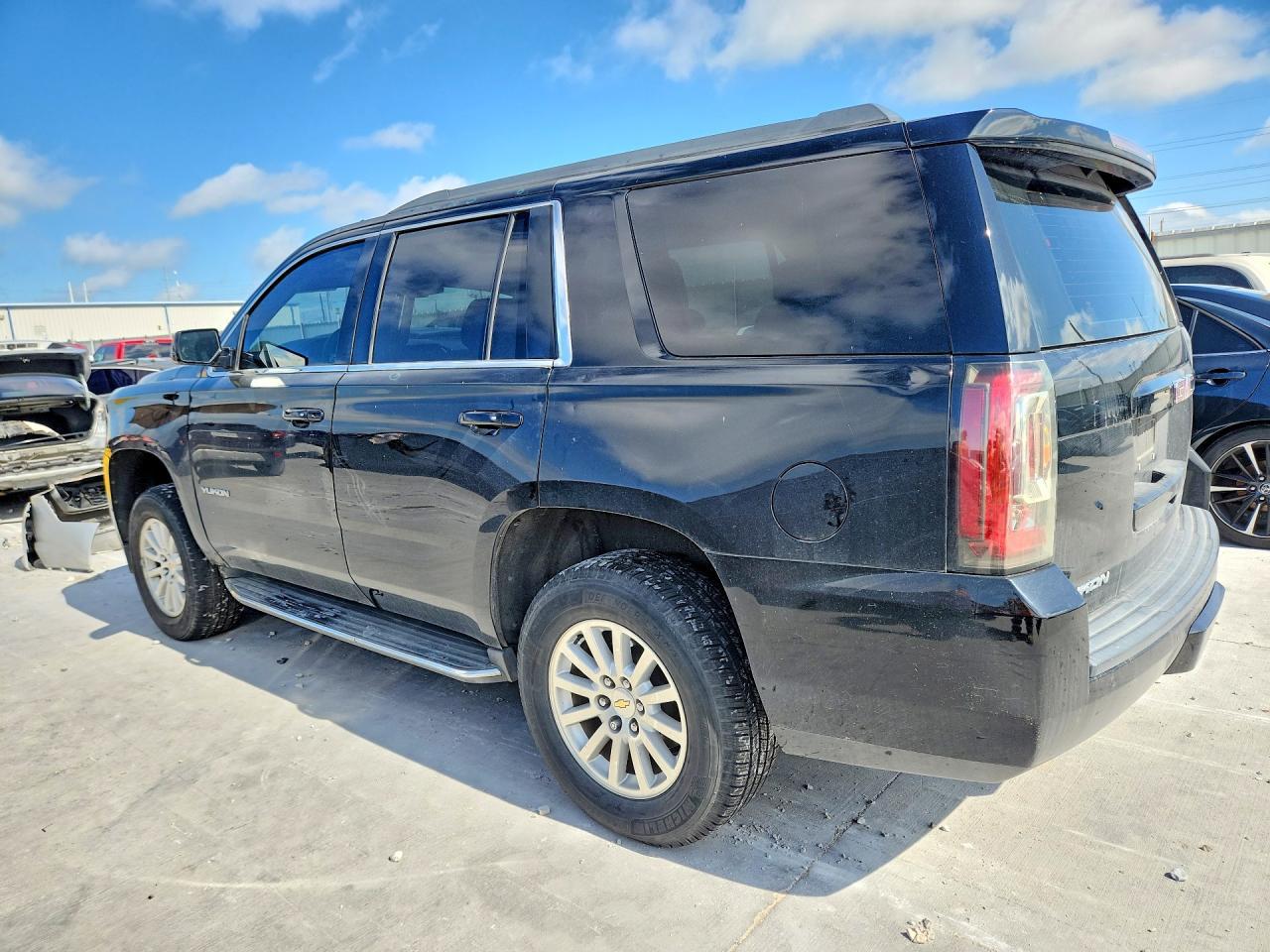 2017 GMC Yukon Slt - Фото 2