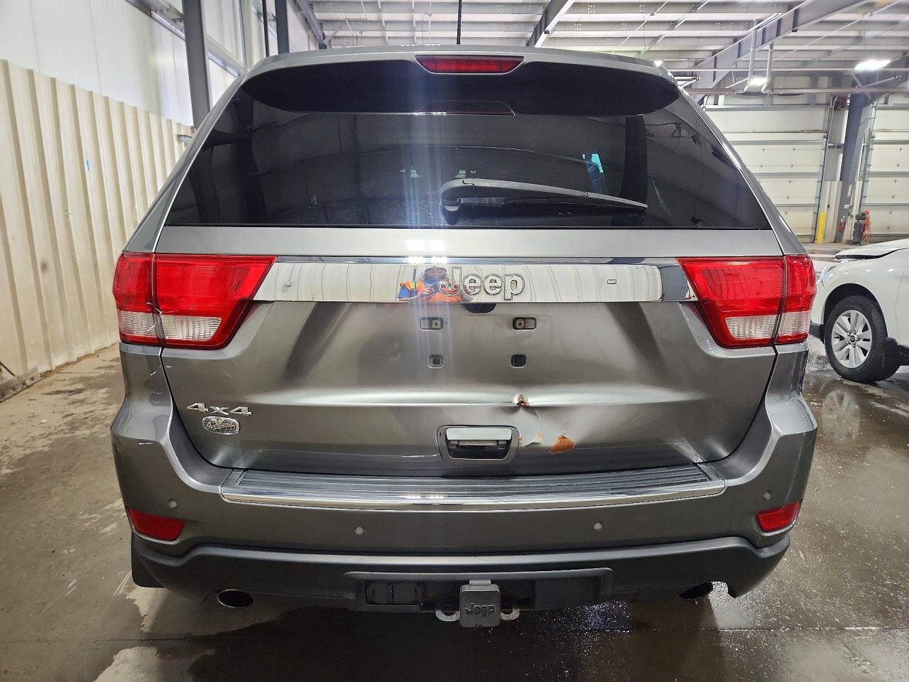 2012 Jeep Grand Cherokee Overland - Image 6