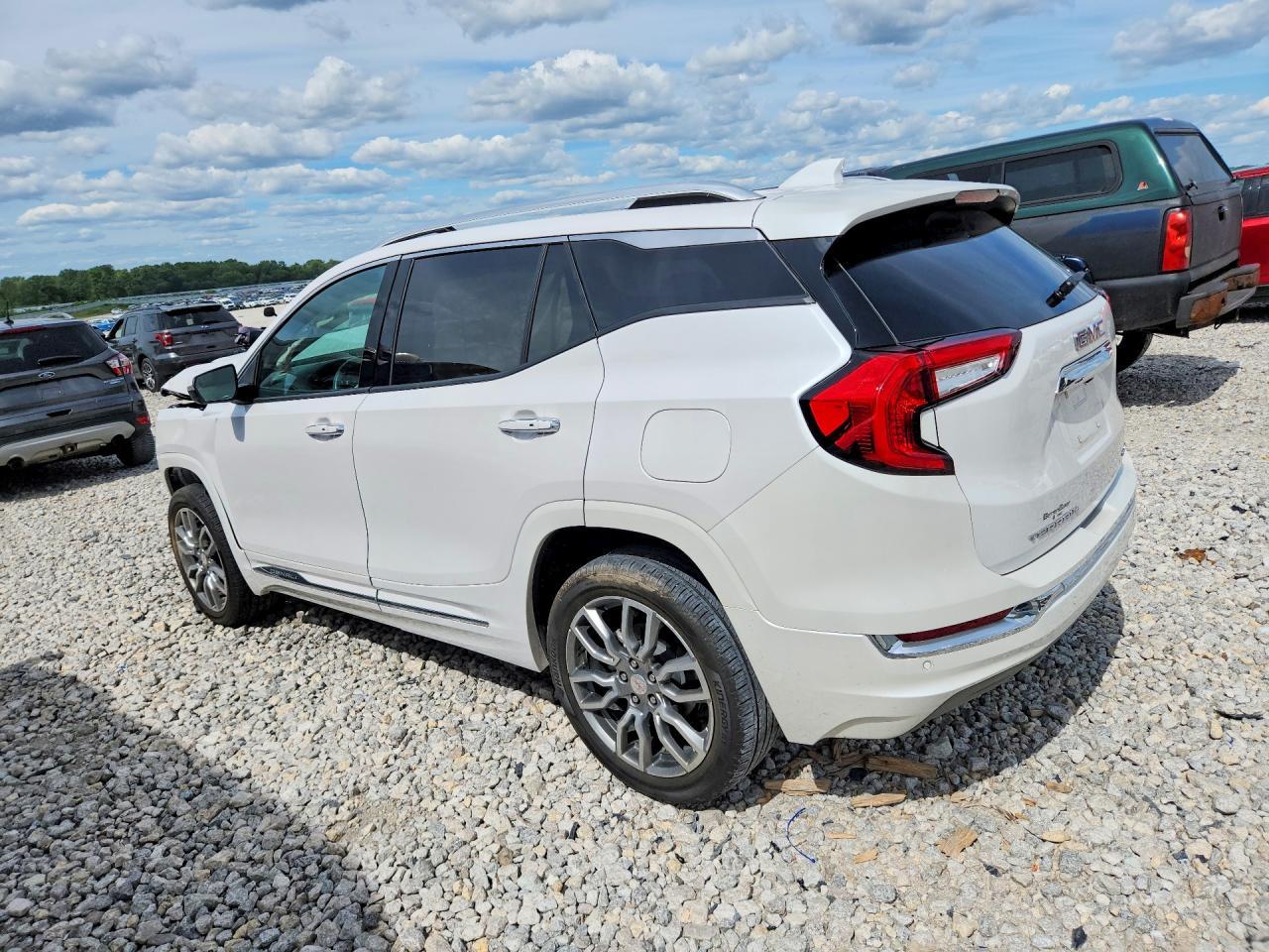 2024 GMC Terrain Denali - Фото 2