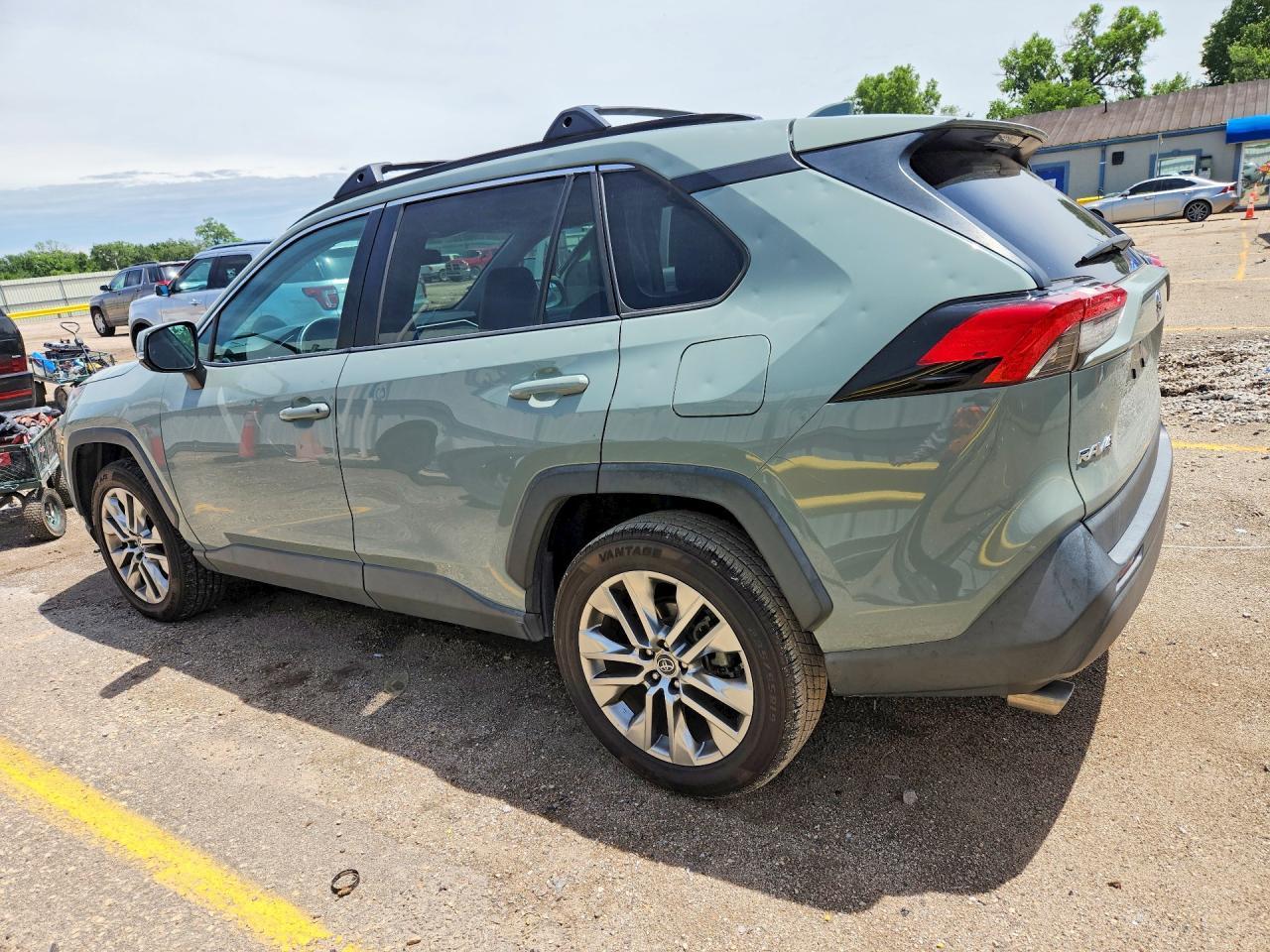 2019 Toyota Rav4 Xle Premium - Image 2