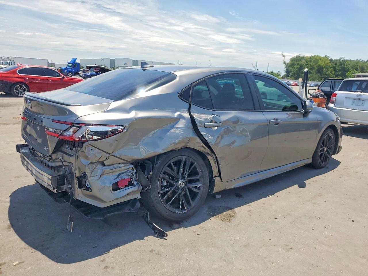 2025 Toyota Camry Se - Image 3