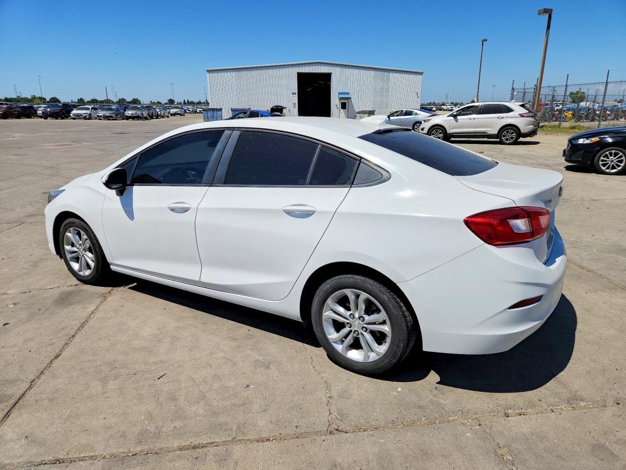 2019 Chevrolet Cruze Ls - Фото 2