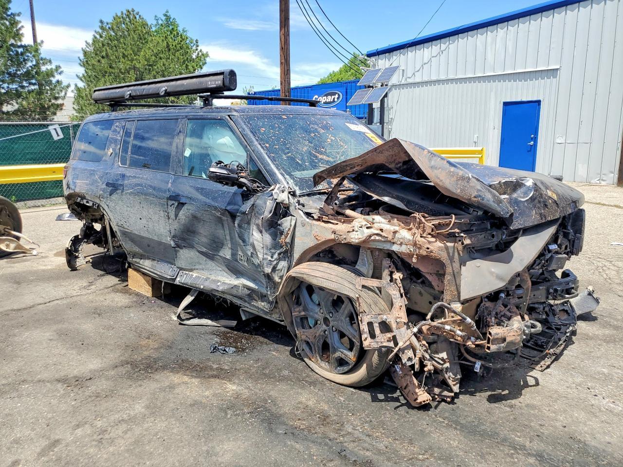 2026 Rivian R1S Premium - Image 4