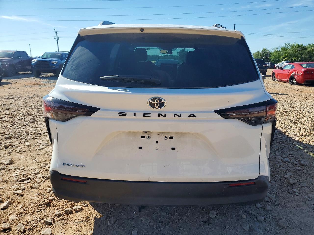 2026 Toyota Sienna Le - Фото 6