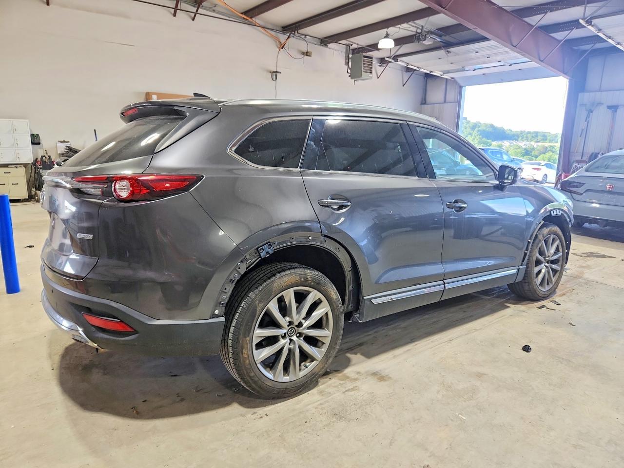 2018 Mazda Cx-9 Grand Touring - Image 3