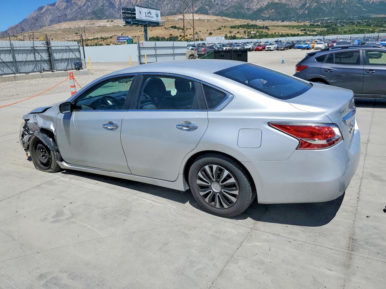 2014 Nissan Altima 2.5 S - Фото 2