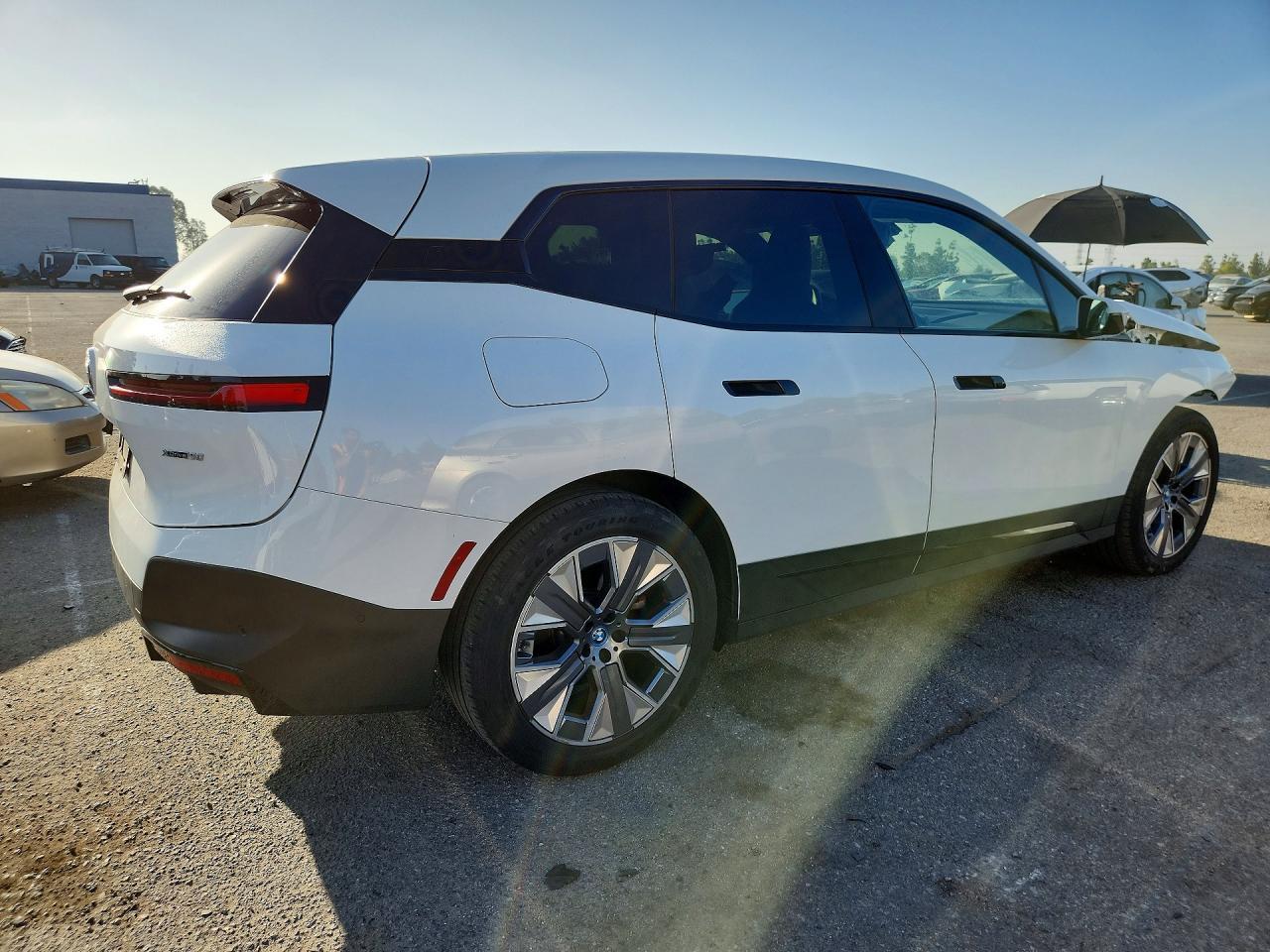 2025 BMW Ix xDrive50 - Фото 3