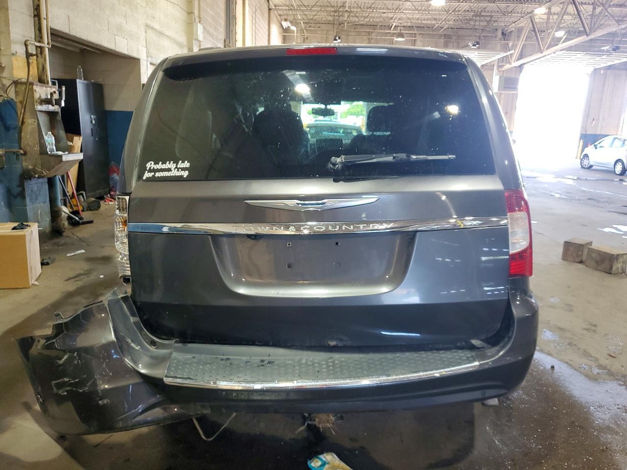 2014 Chrysler Town & Country Touring L - Image 6