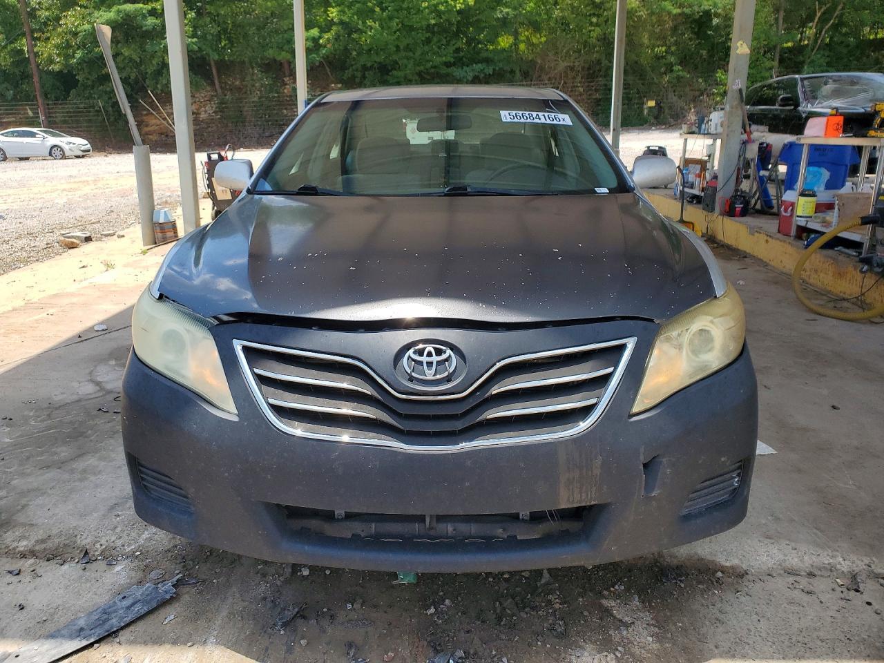 2010 Toyota Camry Le - Фото 5