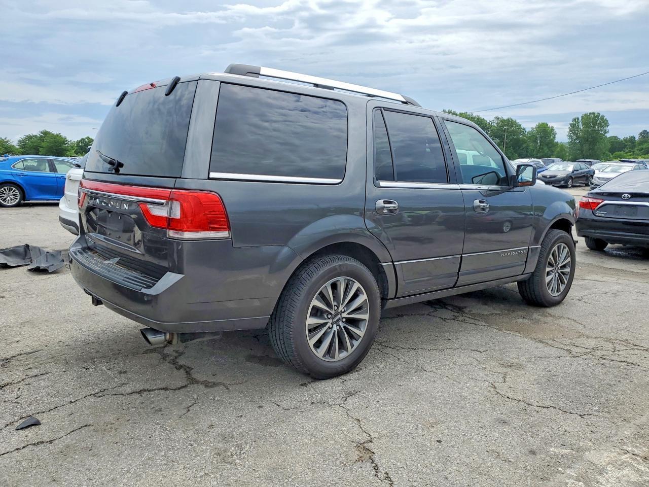 2017 Lincoln Navigator Select - Image 3