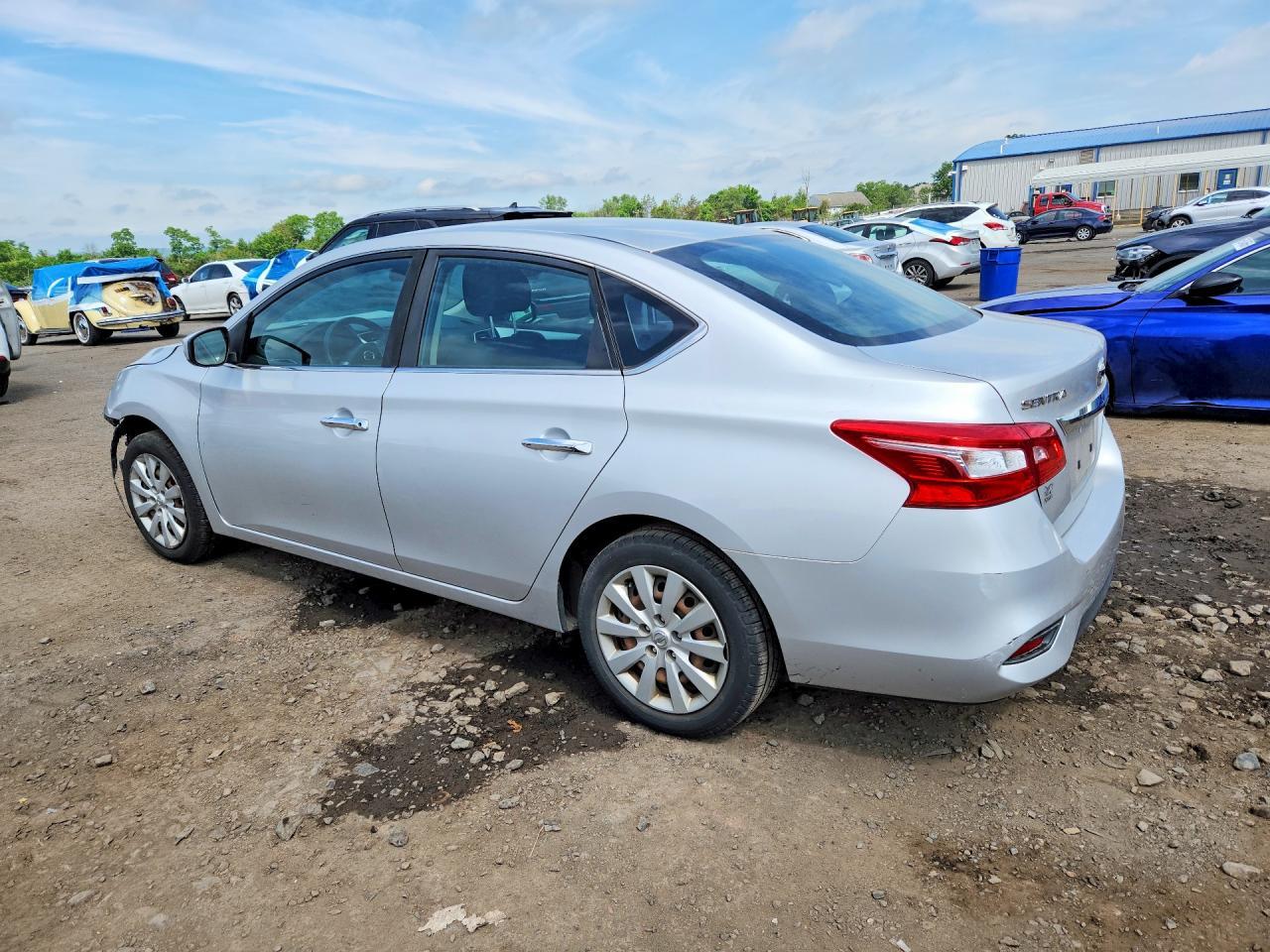 2016 Nissan Sentra S - Фото 2
