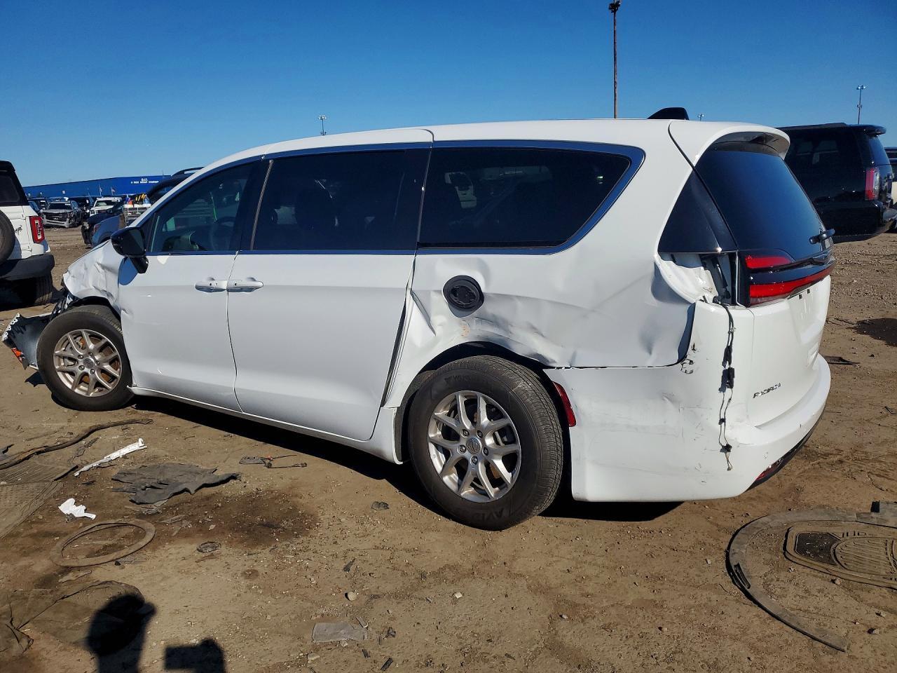 2025 Chrysler Pacifica Select - Image 2