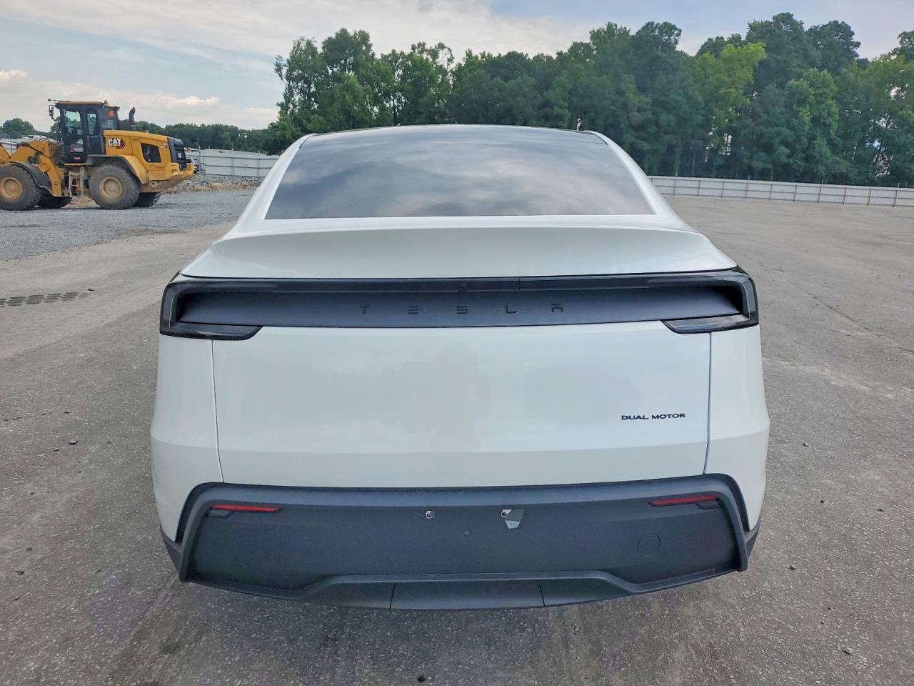 2026 Tesla Model Y - Фото 6