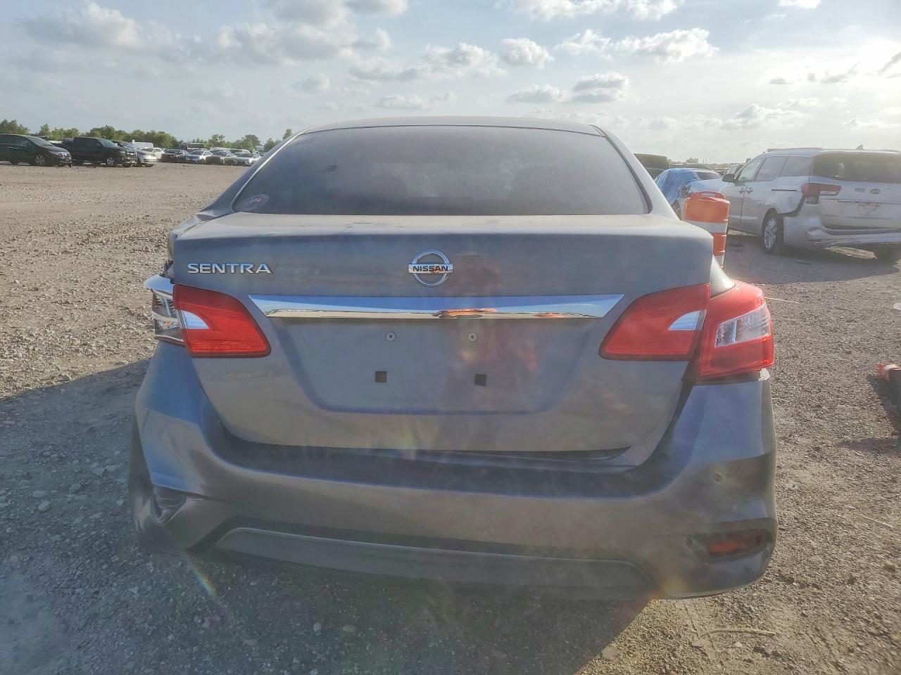 2017 Nissan Sentra S - Фото 6