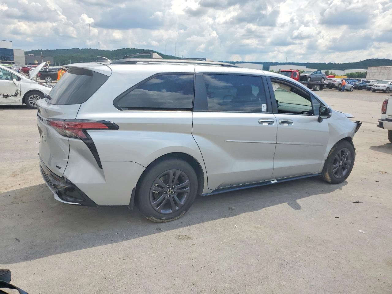 2025 Toyota Sienna Xse 7-Passenger - Фото 3