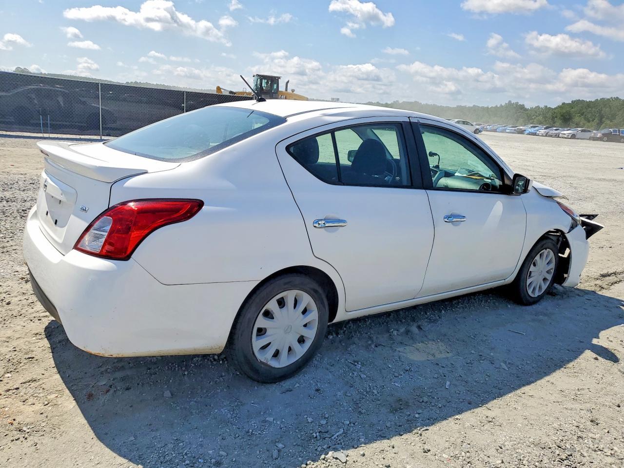 2019 Nissan Versa Sv - Фото 3