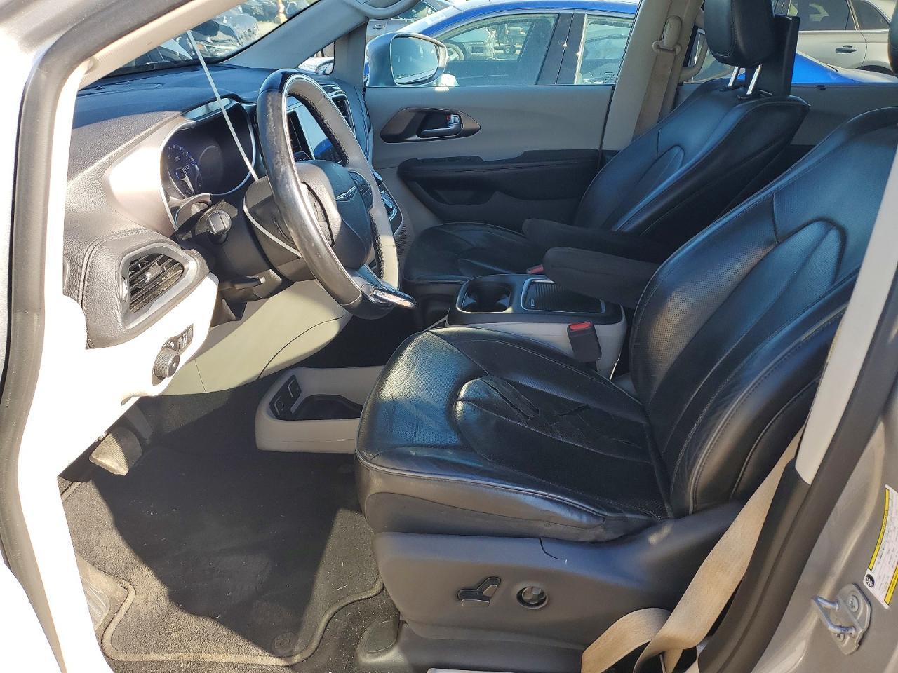 2018 Chrysler Pacifica Limited - Image 7