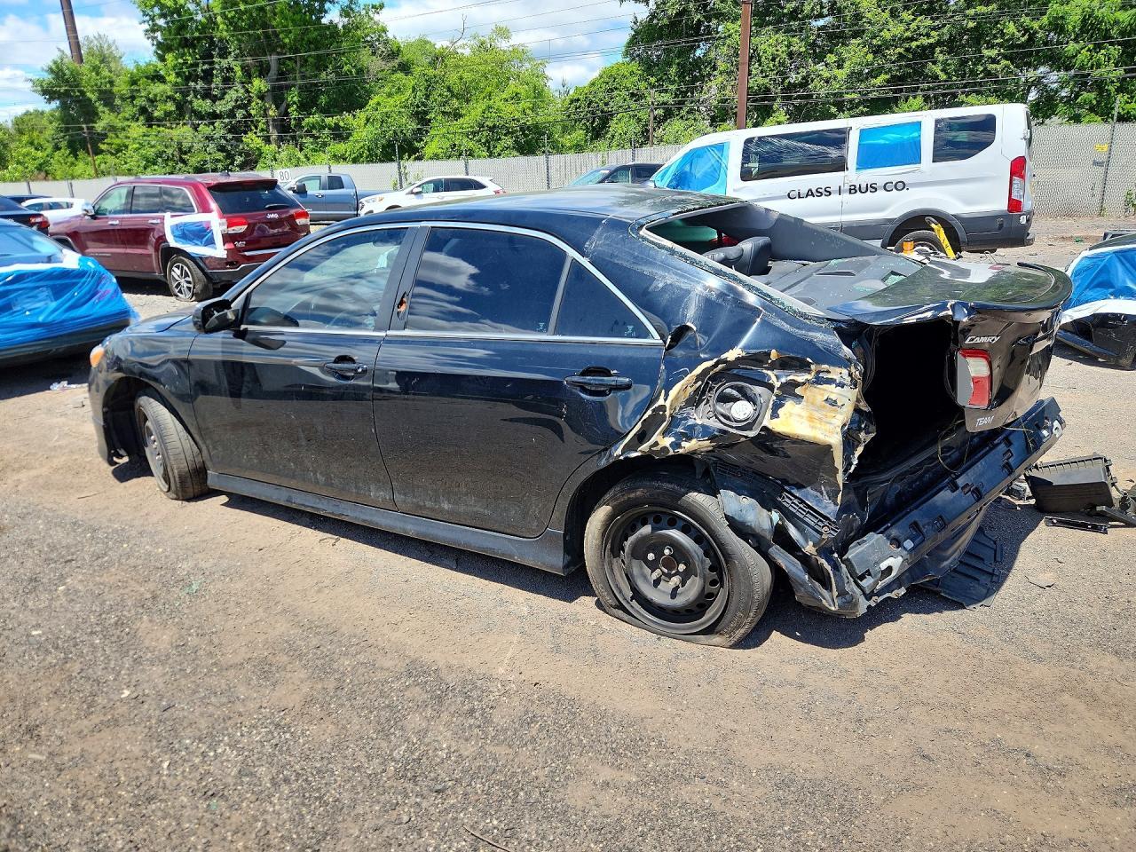 2009 Toyota Camry Se - Image 2