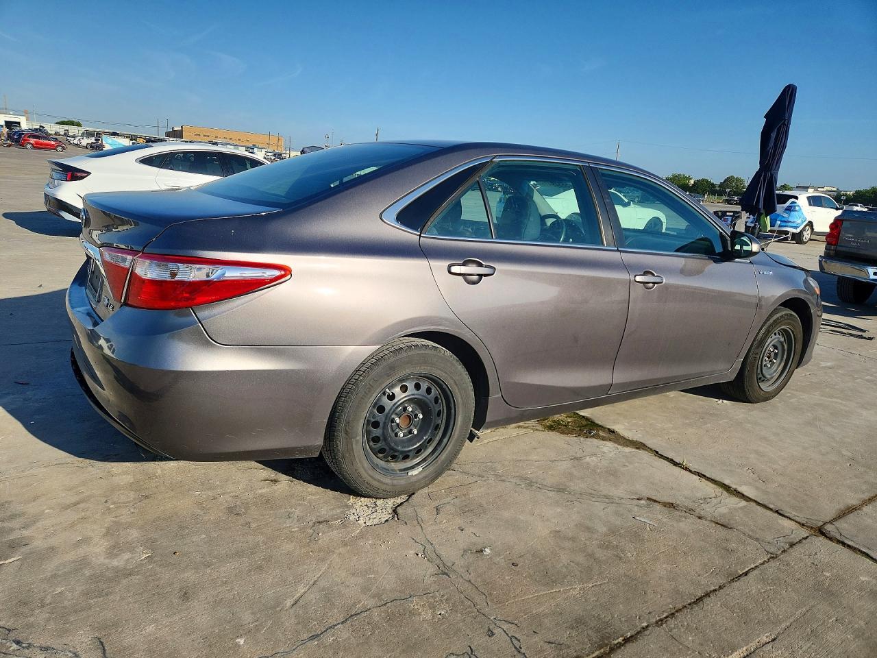 2017 Toyota Camry Hybrid Le - Фото 3