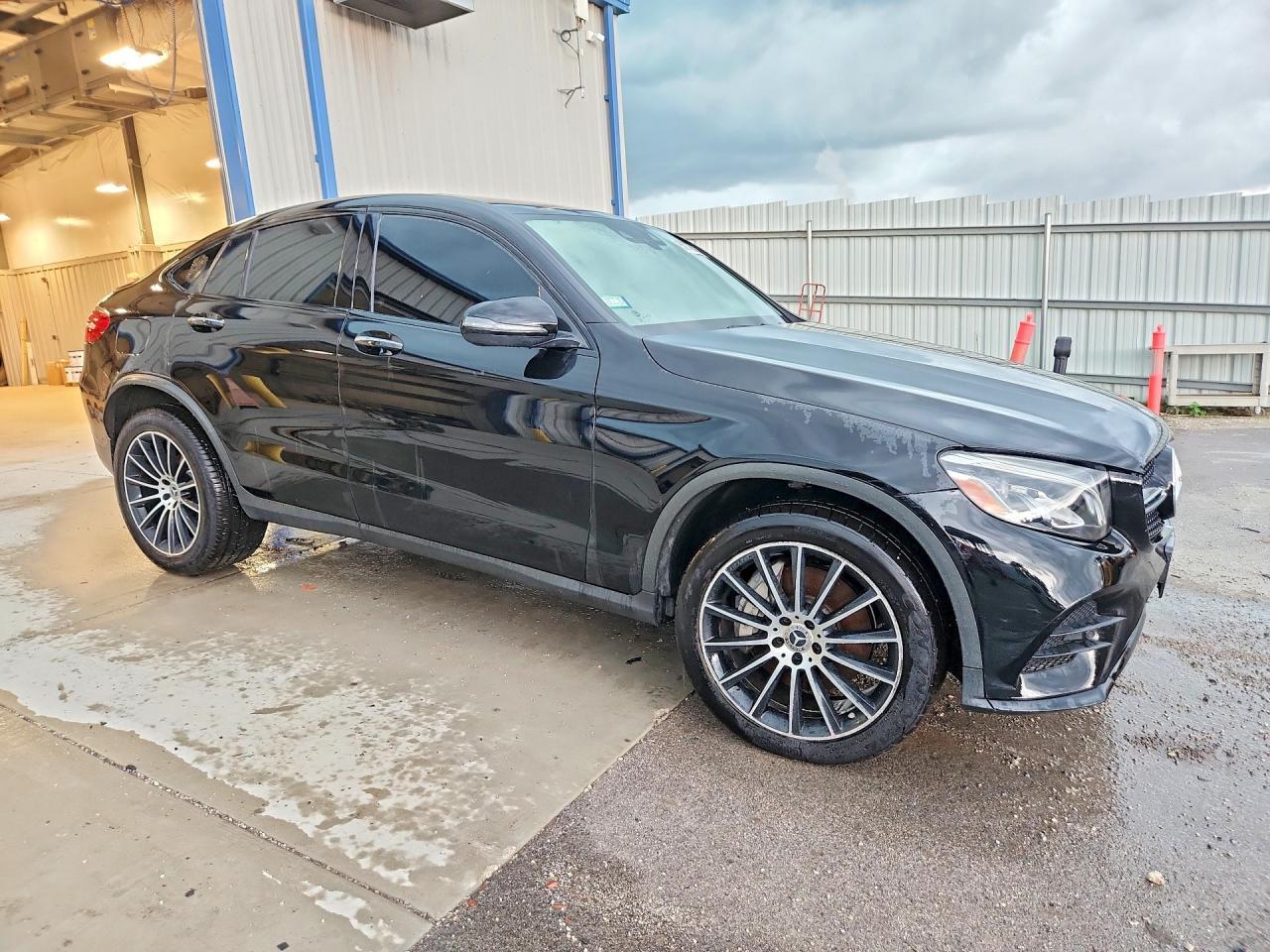 2017 Mercedes-Benz Glc Coupe 300 4Matic - Image 4