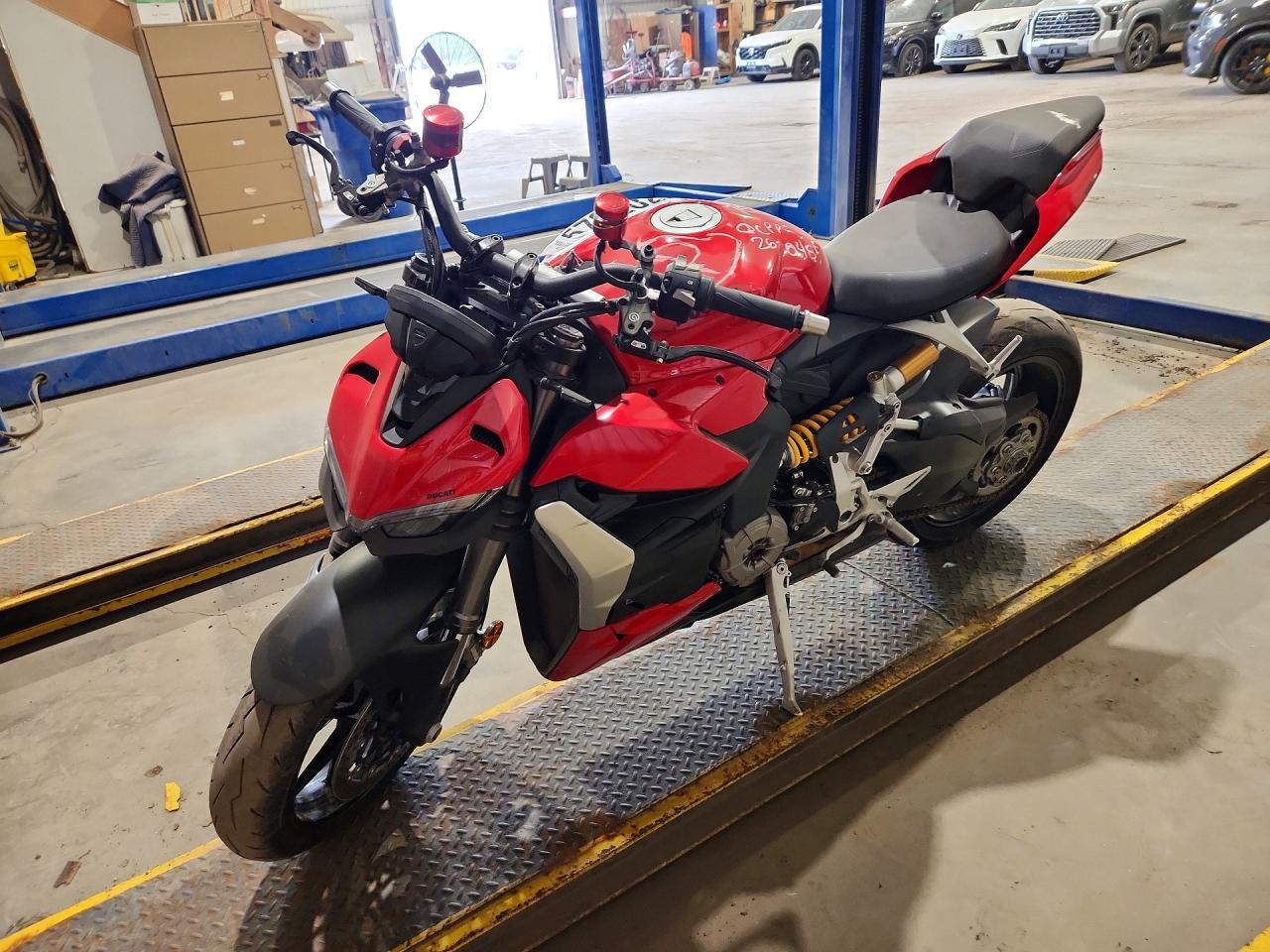 2022 Ducati Streetfighter V2