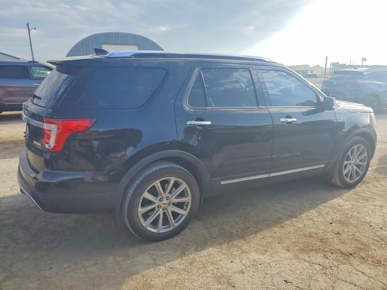 2016 Ford Explorer Limited - Image 3