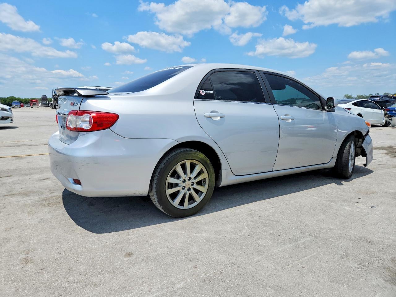 2013 Toyota Corolla Le - Фото 3