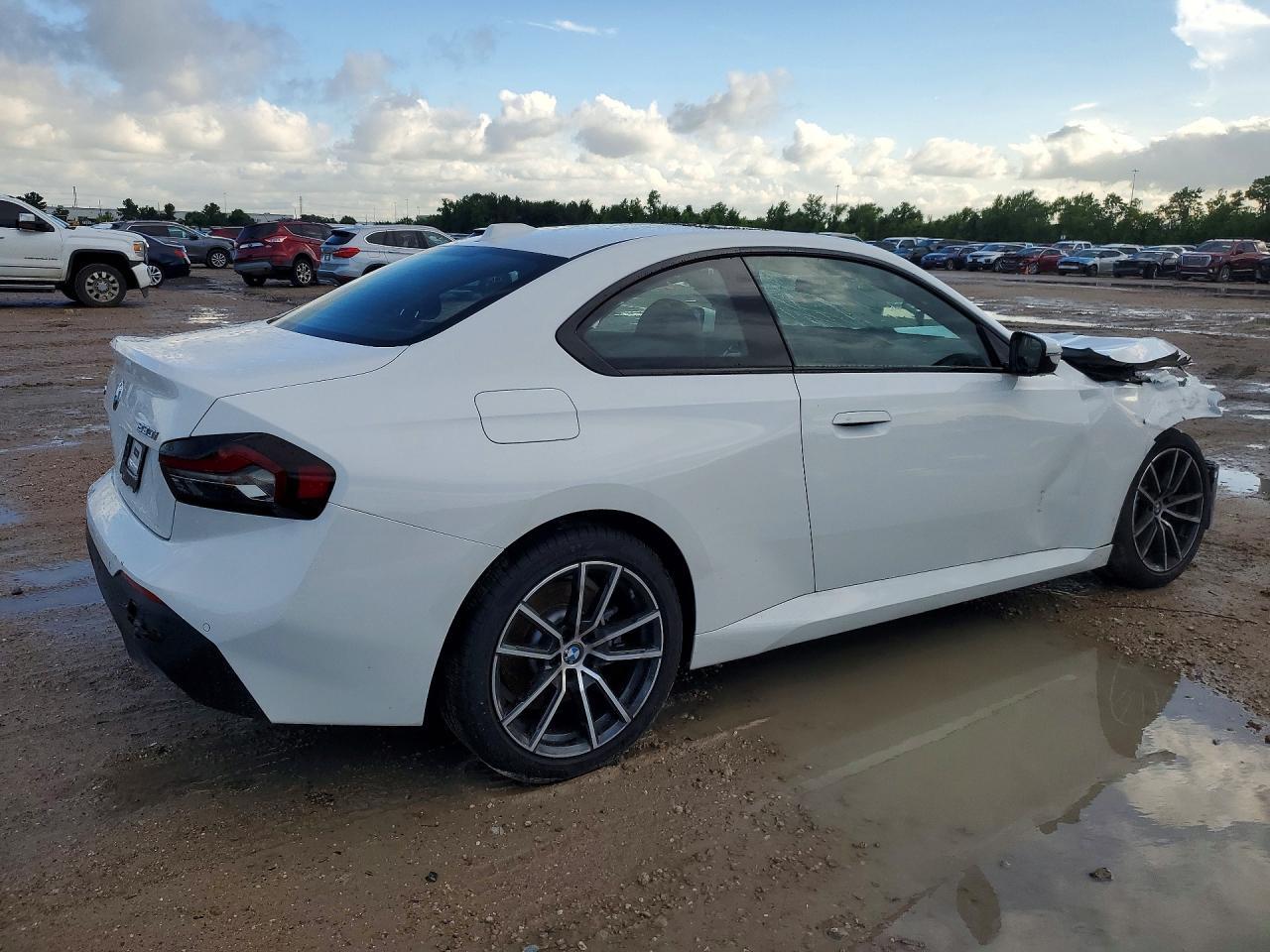 2026 BMW 230Xi - Фото 3