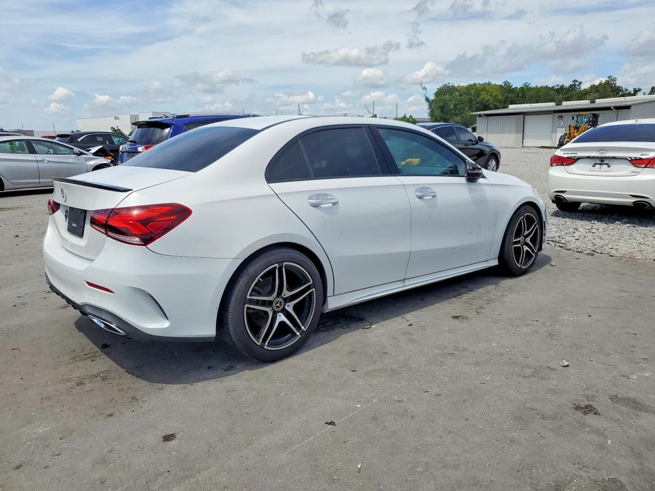 2020 Mercedes-Benz A 220 - Фото 3