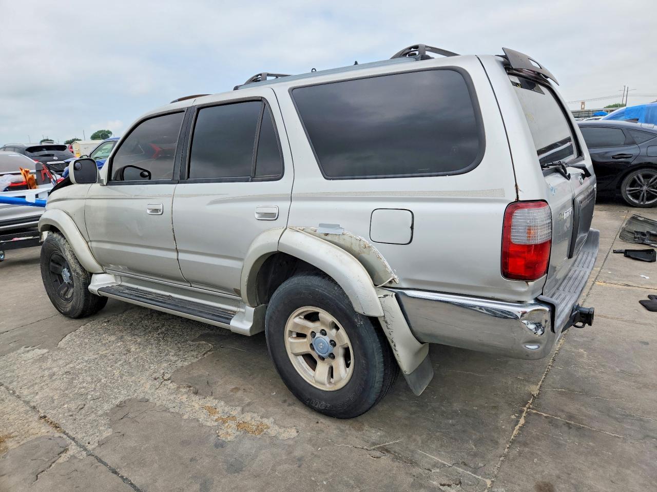 2000 Toyota 4Runner Sr5 - Image 2