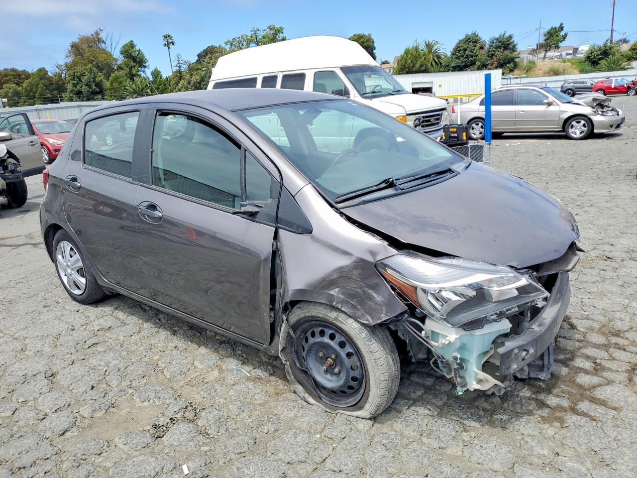 2015 Toyota Yaris 5-Door L - Фото 4