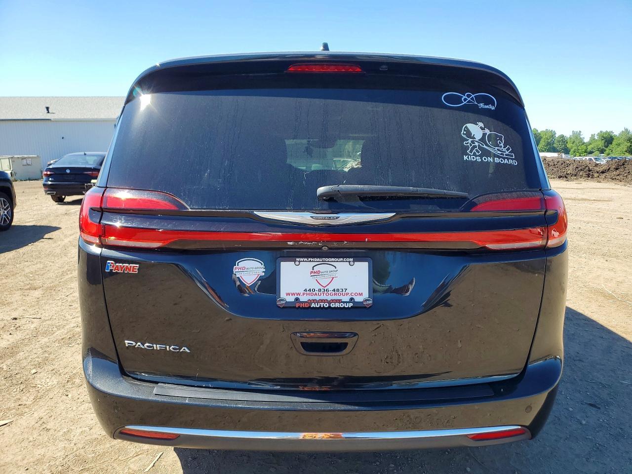 2021 Chrysler Pacifica Touring - Image 6
