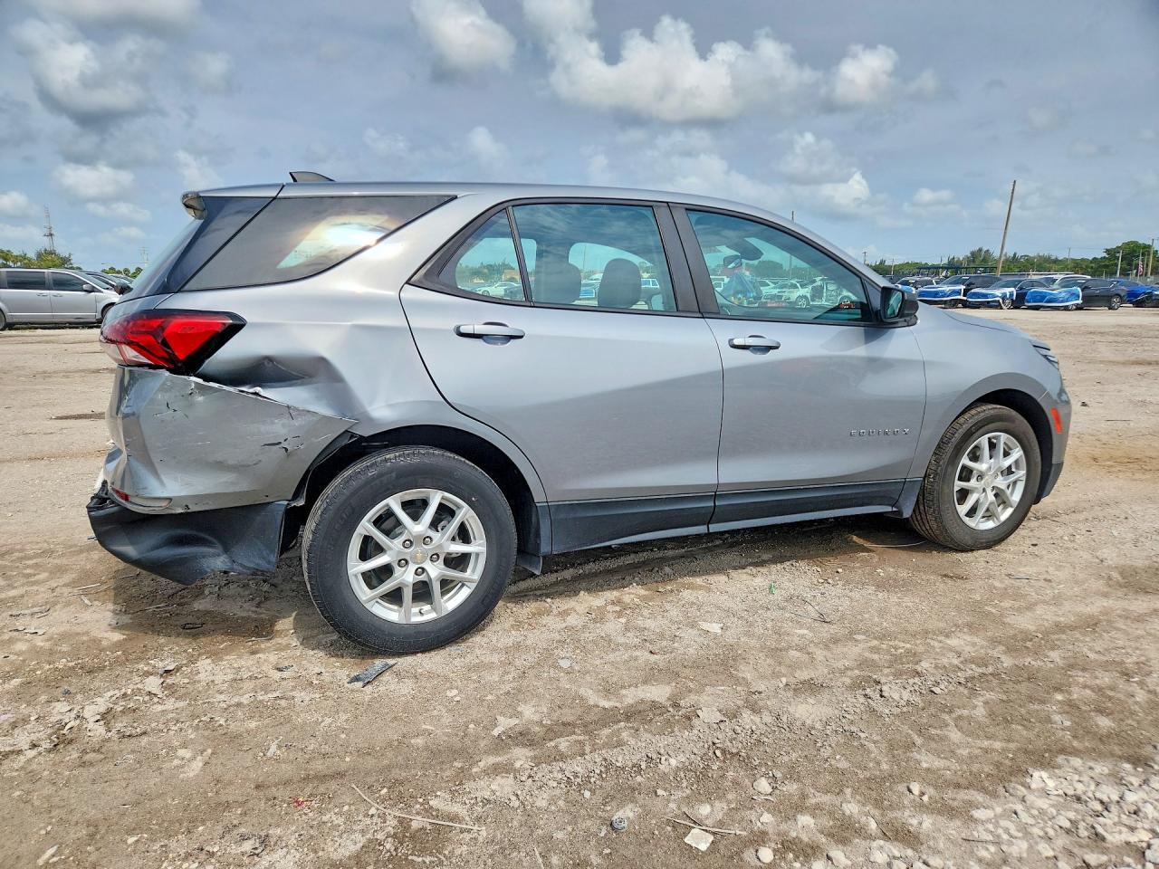 2023 Chevrolet Equinox Ls - Фото 3